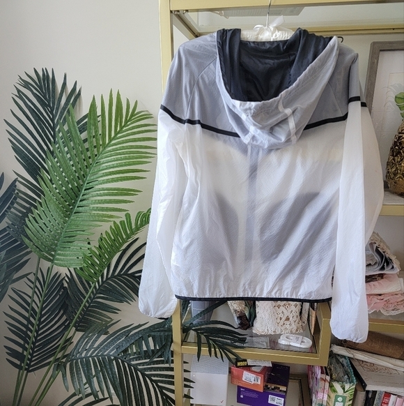 Nike Black and White Wind Breaker Jacket- Women's Size Medium - Picture 3 of 5